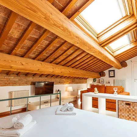 Mansarda Magellano - Parcheggio Auto アパート