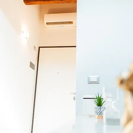 アパート Mansarda Magellano - Parcheggio Auto フェラーラ