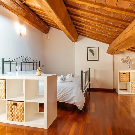 아파트 Mansarda Magellano - Parcheggio Auto 페라라