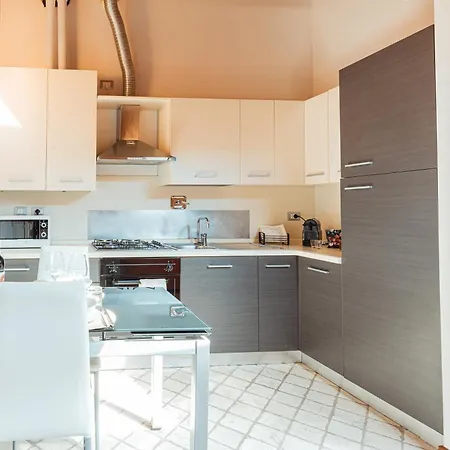 Mansarda Magellano - Parcheggio Auto דירה פררה