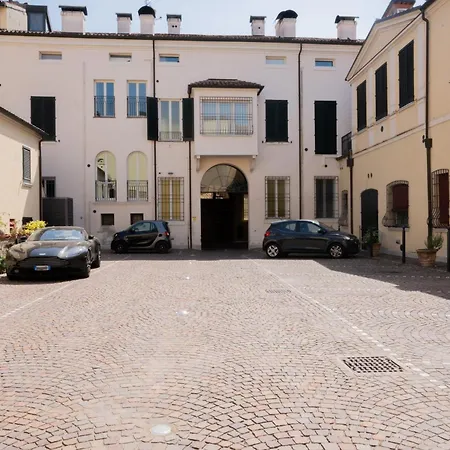 Mansarda Magellano - Car Parking Apartmán