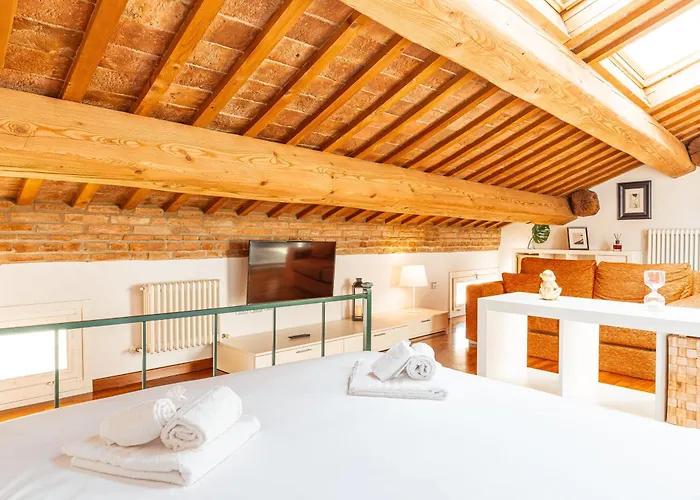 Mansarda Magellano - Parcheggio Auto Ferrara